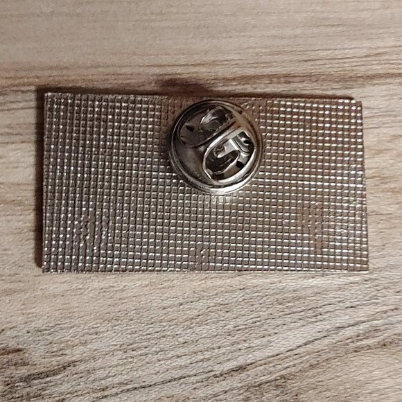 LAKE PLACID Bobsled Experience Pin Gold Tone Butterfly Clasp - Picture 3 of 4